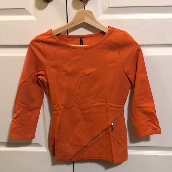 Top - Picture 1 of 2